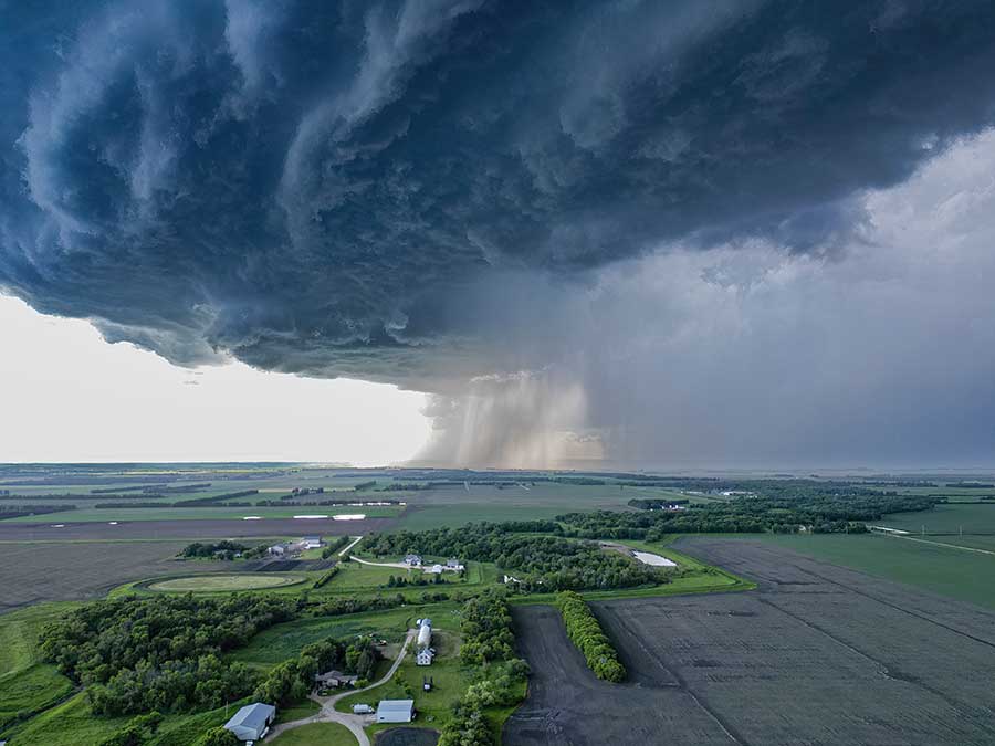The award-winning storm photo taken by Toban Dyck