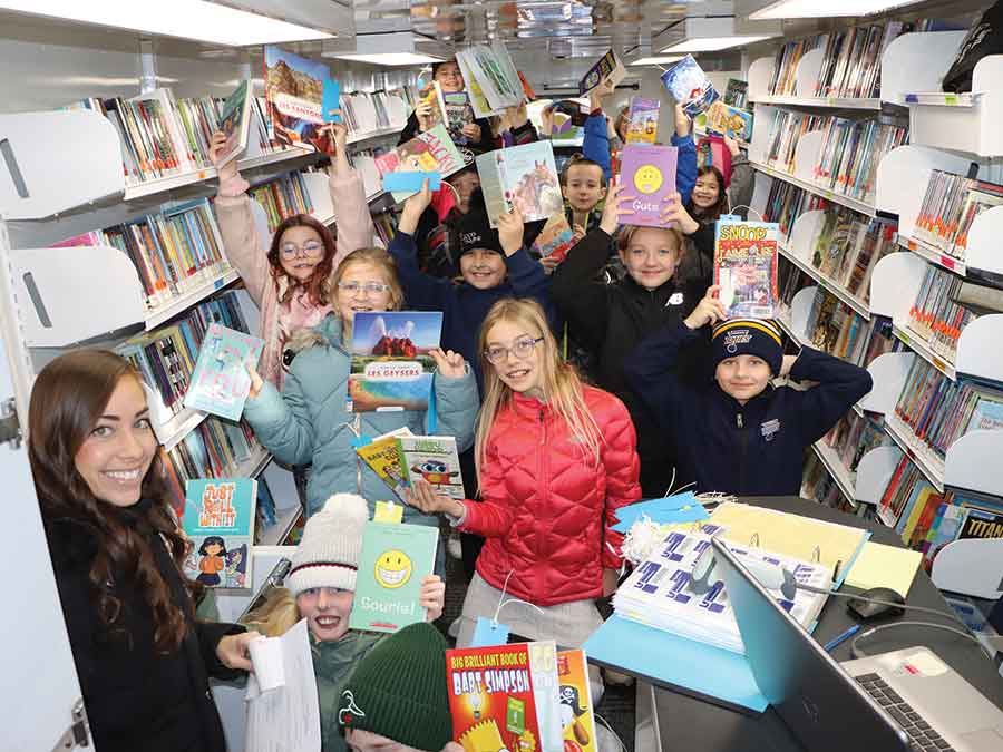 École R.W. Bobby Bend Grade 4 French Immersion teacher Mme Paton and her class were the first to step aboard the South Interlake Bookmobile last Wednesday