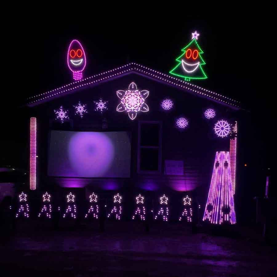 Enjoy some wonderful community light displays this year and vote for your favourite during the Holiday Yards of the Season