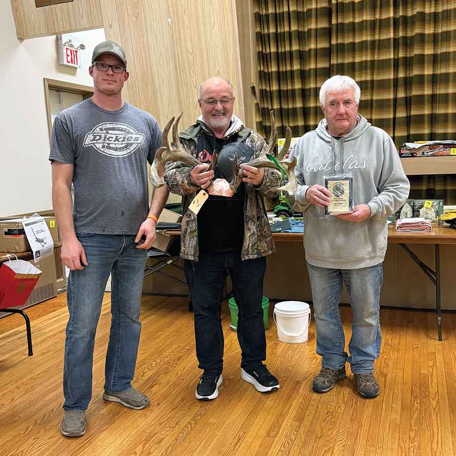 Adult non-typical first place: Danny Kleinsasser of Stonewall