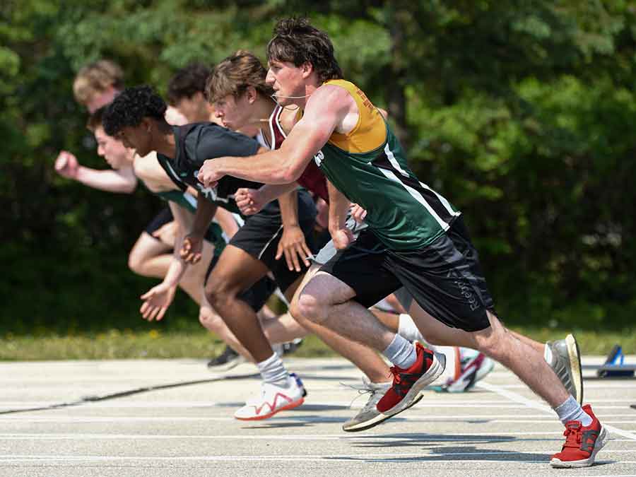 The boys 100 meter junior varsity final