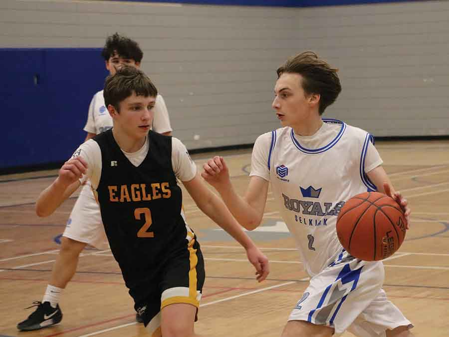 Lord Selkirk’s Youri Vallenduuk races through opposing coverage and to the rim