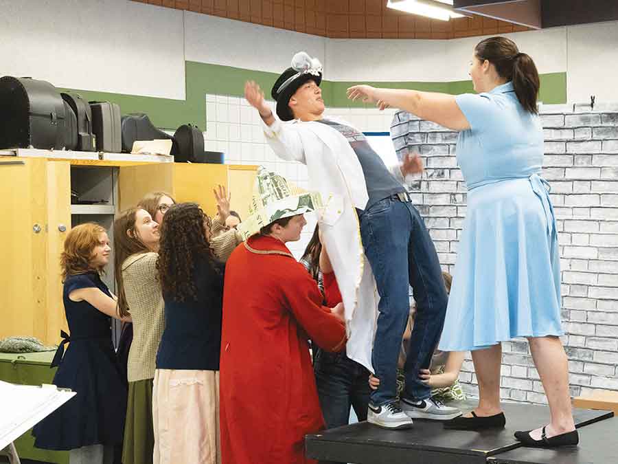 Grade 12 leads Connor Phillips, left, and Kristen Greigson, right, rehearse their favourite scene in Alice par le cœur, Collège Stonewall Collegiate’s production, on March 5