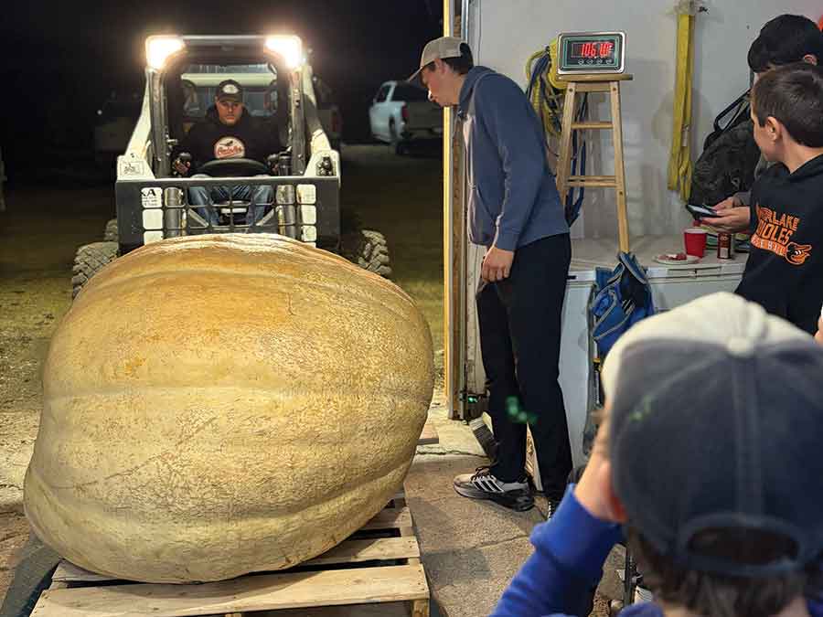 The Manitoba Giant Growers Association will host its annual Giant Pumpkin Growers Seminar March 28 at the Blair Sharpe Active Living Centre in Miami, offering tips, techniques and free seeds for aspiring growers