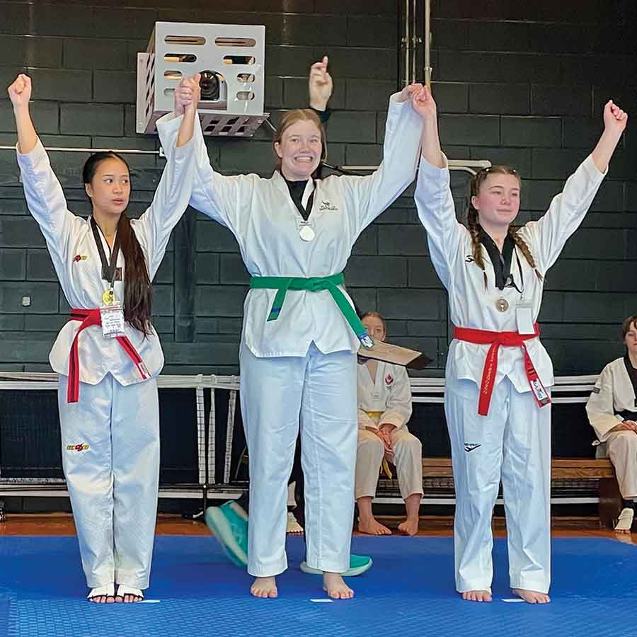 Rose Kuizenga, Silver Medallist for Boards (middle)