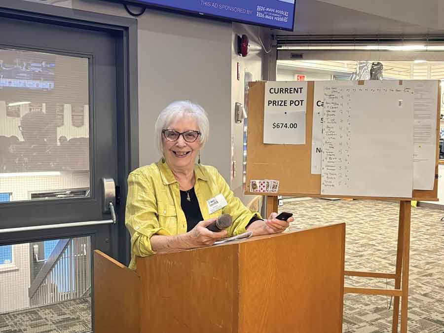 Emcee Kathie Findlay kept the crowd entertained while guiding participants through the trivia rounds during the Carman Handi-van’s annual fundraising quiz night at the Carman Golf & Curling Club