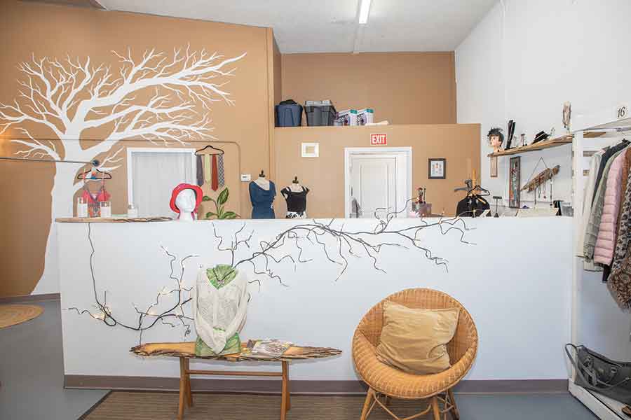 A new consignment store, Favourite 2nd Fashion, has opened in Gimli at 96 Fourth Ave. The shop aims to provide affordable fashion options while supporting sustainable shopping in the local community