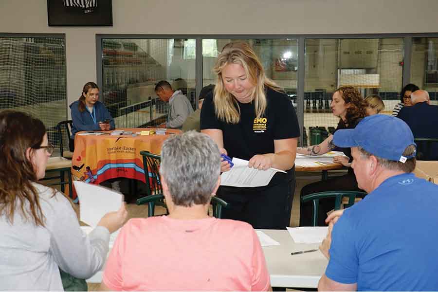 A Manitoba EMO official assists residents applying for Disaster Financial Assistance during a Stonewall DFA session